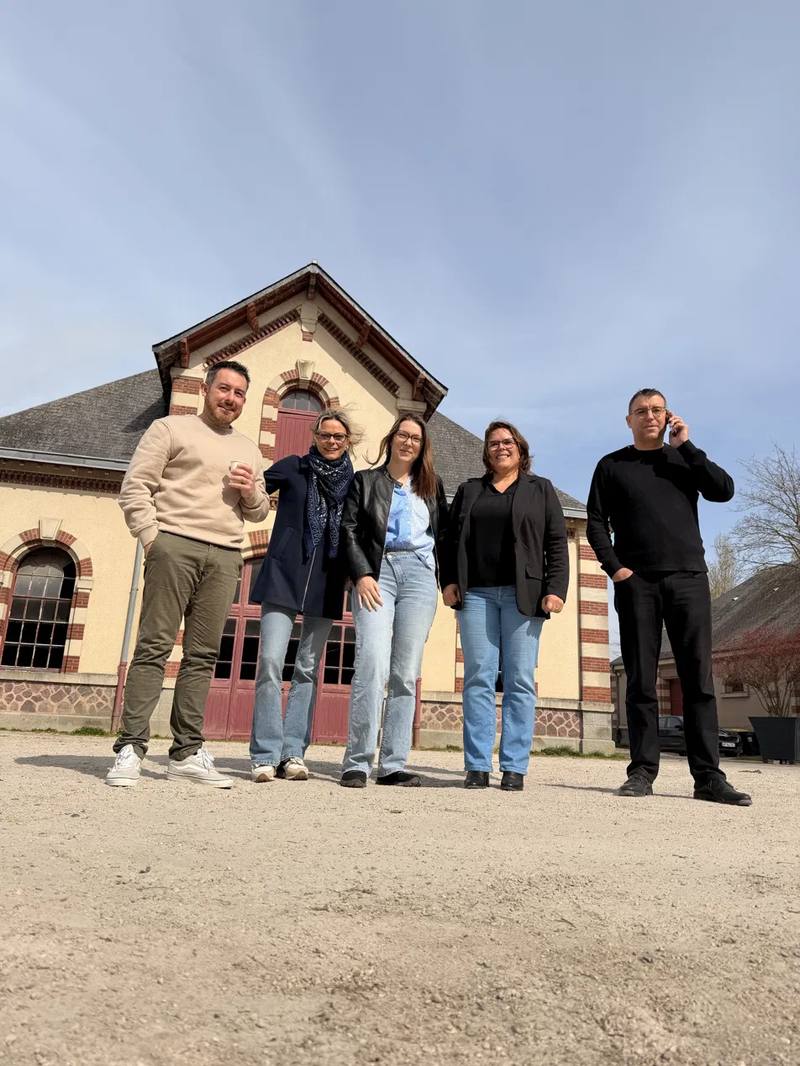 Une partie de l'équipe en extérieur
